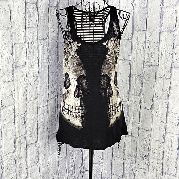 Hot Topic Tops - HOT‎ TOPIC Sleeveless Black and White Striped Two Skulls Graphic Blouse S/M